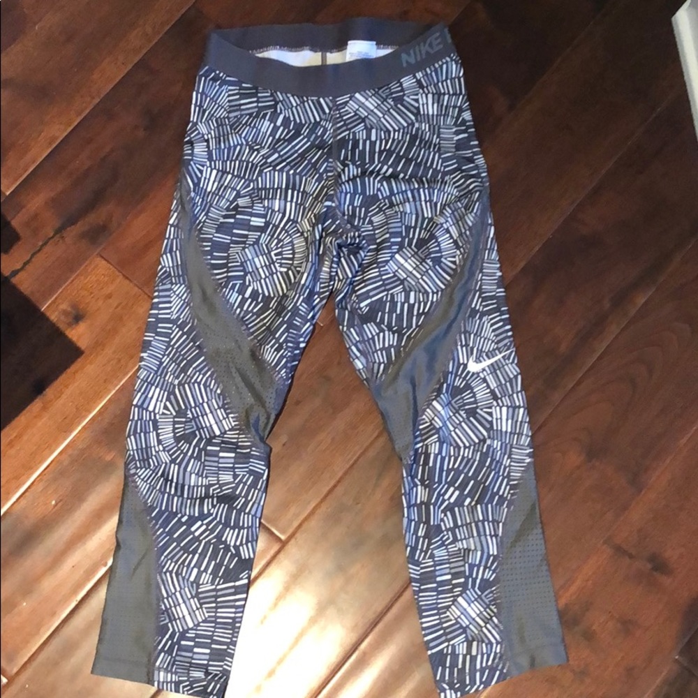 Nike pro cropped leggings